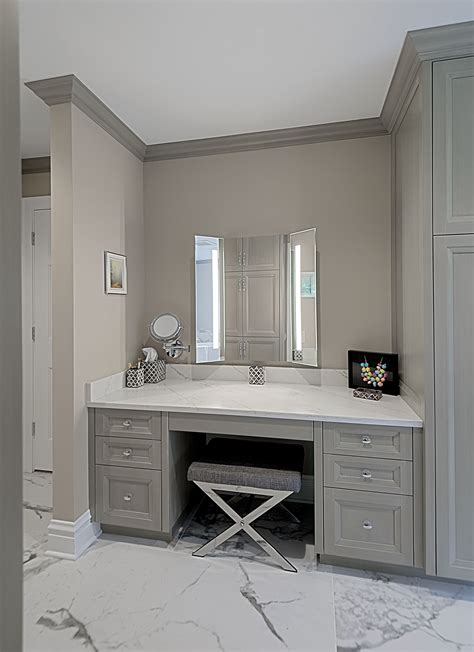 Master Bath With Makeup Vanity - Flawless Makeup Routine