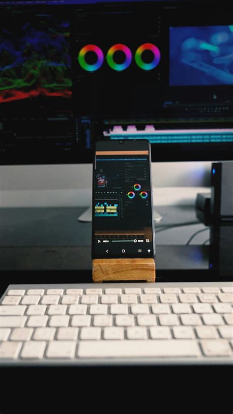 Mobile Phone On Desk 的图像结果