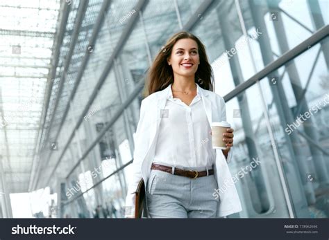Business Women Going to Work 的图像结果