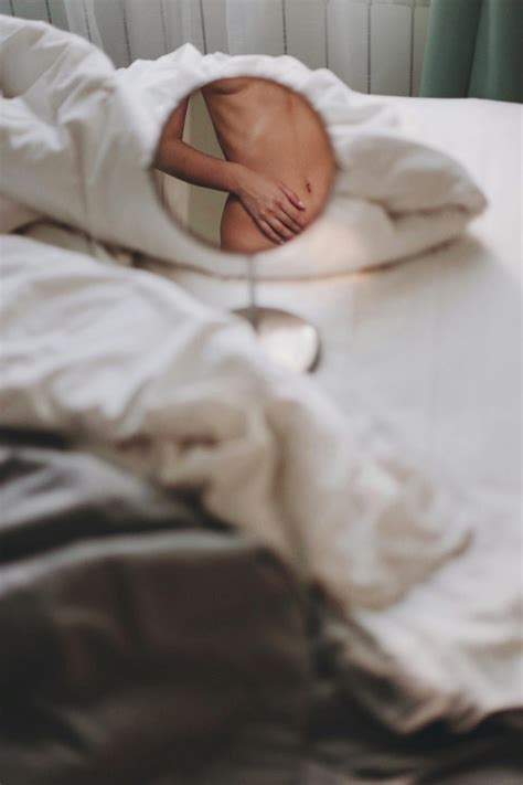 Naked Women In Bed Photos, Download The BEST Free Naked Women In Bed ...