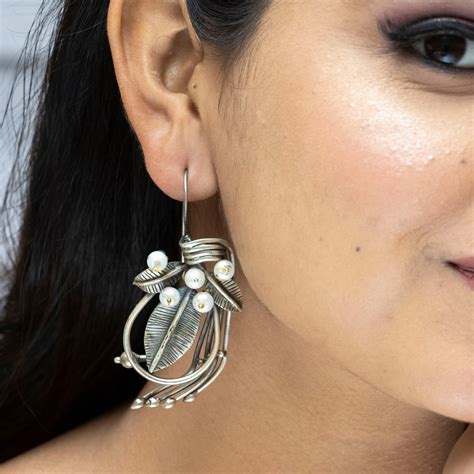 Pearl In The Bloom Earing – Tasya Jewels