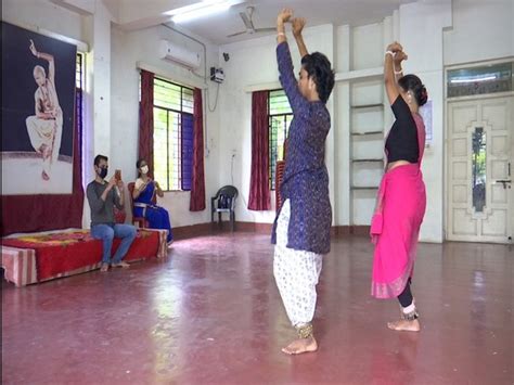 Odisha: Guru Kelu Charan Mohapatra Odissi Research Centre takes music ...