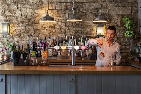 THE HIGHWAY INN (Burford, England) - Inn Reviews, Photos, Rate ...