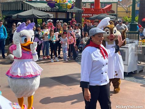 Ever Wonder Where Disney Cast Members Eat and What They Do on Their ...