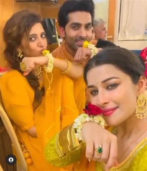 Haldi Ceremony Pictures: धूमधाम से शुरु हुआ 'दिव्य-दृष्टि' फेम एक्ट्रेस ...