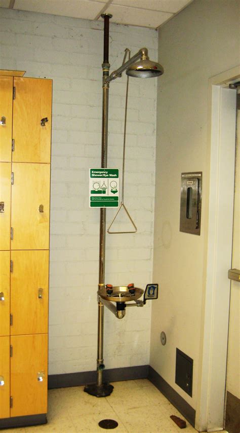 Science Lab Shower 的图像结果