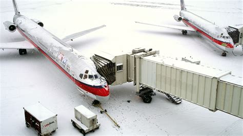 Winter storm puts airlines to the test. Here's what travelers need to know