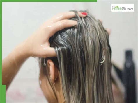 5 Overnight Haircare Tips To Wake Up With Soft, Healthy Hair