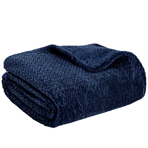 PAVILIA Soft Fleece Navy Blue Throw Blanket for Couch, Lightweight ...