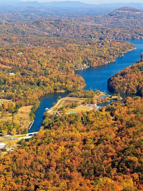 20 BEST Lakes In North Carolina to Visit - Lost In The Carolinas