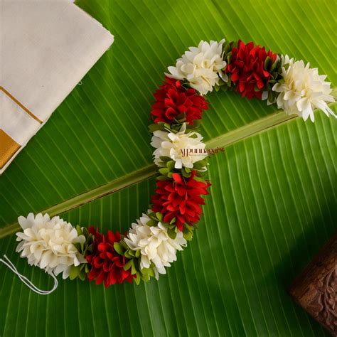 Reusable 16 Inches Pichi Poo Flower String - White With Red – AJ Punnagai