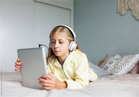 Kids Using Tablet 的图像结果