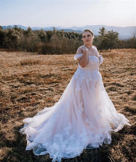 40 Pink Wedding Dresses from Blush to Pink Camo - Roses & Rings | Weddings, Fashion, Lifestyle + DIY