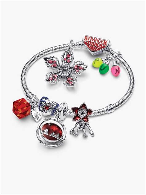 https://us.pandora.net/dw/image/v2/AAVX_PRD/on/demandware.static/-/Sites-pandora-master-catalog/default/dw7005066c/productimages/main_rect_base/PSG2451.jpg?bgcolor=F7F7F7&q=70&sfrm=png&sw=600