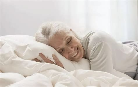 “八小时睡眠论”是否正确？50岁后，睡多少时间最佳？早做了解
