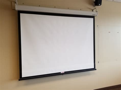 Da-Lite Model C Manual Projection Screen | Madison Liquidators