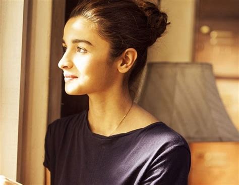 SRK Narrates a Beautiful Story to Alia, But Couldnt Make it To Be a ...