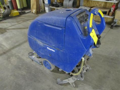 CLARKE FLOOR SCRUBBER FOCUS II BOOST 20, BUILT IN CHARGER