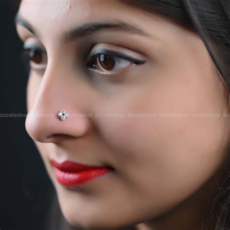 Square shaped Nosepin - 5493