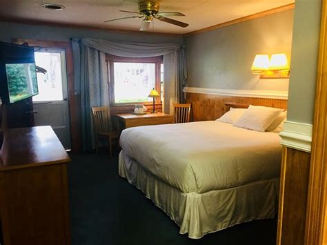 KENNEBUNKPORT MOTOR LODGE - Hotel Reviews, Photos, Rate Comparison ...