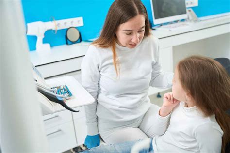 Can parents comfort a child with dental pain?