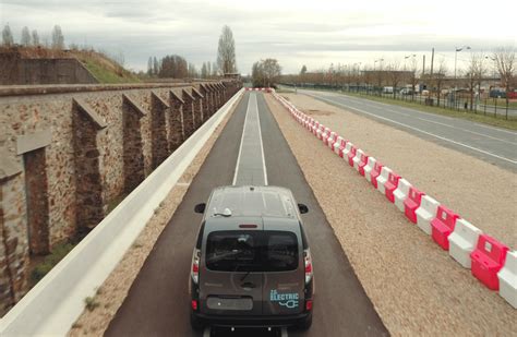 Qualcomm partners with Nichicon for commercial wireless EV charging ...