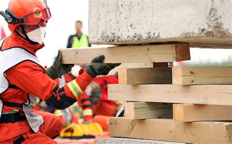 南宁市消防救援支队开展大型城市综合体火灾扑救实战演练 - 封面新闻
