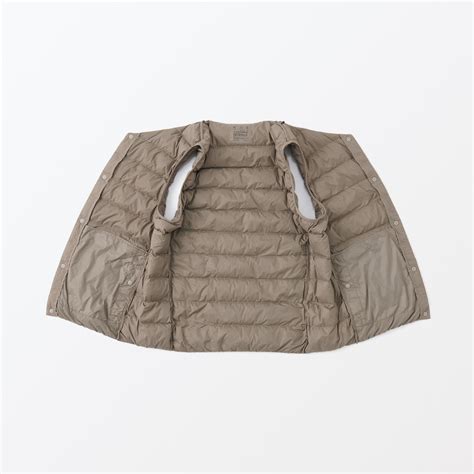 Light weight pocketable Collarless down vest