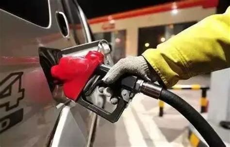 油价即将下调，想要加油更便宜，开车去私营加油站里加油靠谱吗？_凤凰网视频_凤凰网