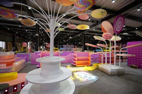 Candy Shop Storefront 的图像结果