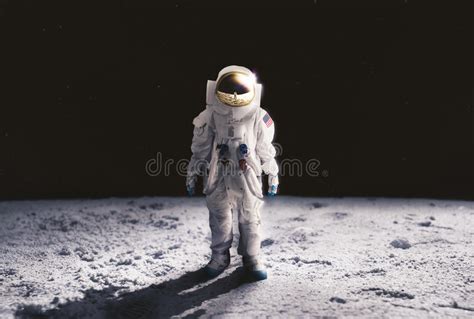 宇航员月亮走 库存图片. 图片 包括有 地球外, 宇航员, 科学, 火山口, 探险, 外面, 月亮, 星形 - 61957379