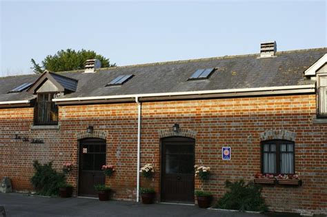 THE OLD STABLES (Britford) - Ranch Reviews, Photos, Rate Comparison ...