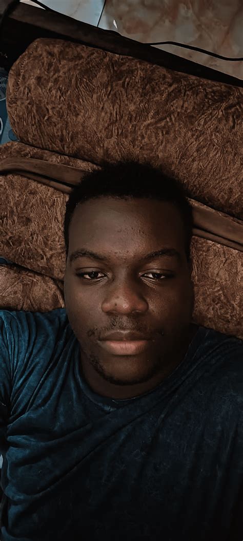 21[M] Hello people. First time posting here. Can you please tell me how ...