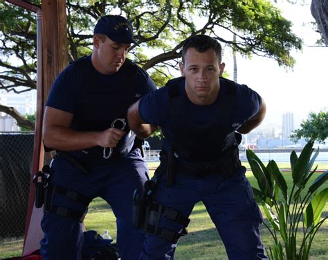 Basic Handcuffing 的图像结果