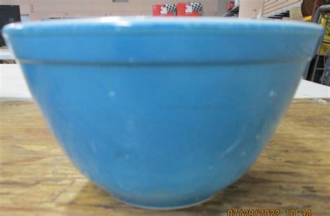 Lot - Vintage Blue Pyrex Bowl