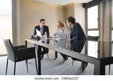 Business People Meeting Room 的图像结果