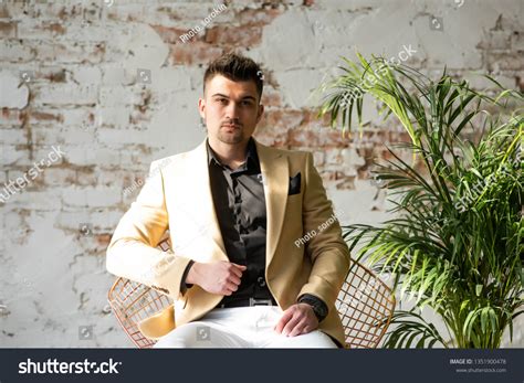 Suit Man Sitting 的图像结果