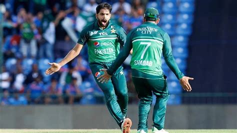 पाकिस्तान को तगड़ा झटका, भारत के खिलाफ बीच मैच से बाहर हुआ ये स्टार ...