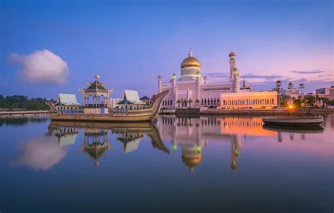 Download wallpaper Brunei, Royal mosque, Brunei, Sultan Omar Ali ...