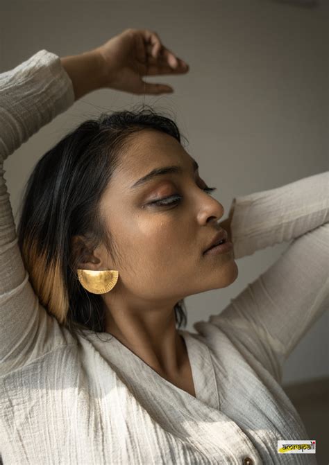 Crescent Moon Studs – Amrapali Boutique