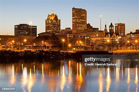 Milwaukee Sunset Photos and Premium High Res Pictures - Getty Images