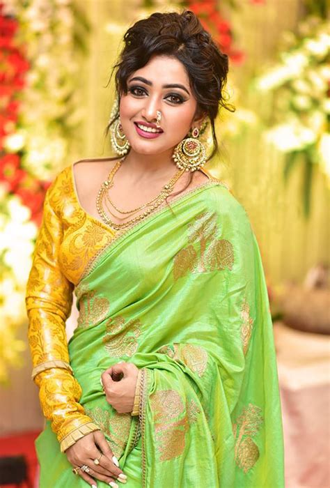 Drape Elegance! 6 Real Brides Rocking The Bengali Saree Look, And ...