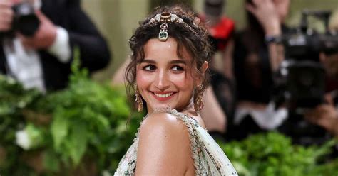 Throwback To Iconic Indian Saris That Slayed On The Red Carpet | Femina.in