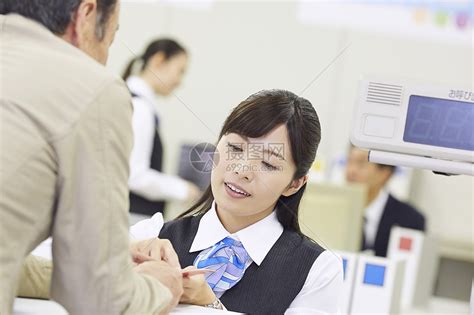 只需一张工行储蓄卡，教你10分钟快速在智能柜员机下卡并轻松提额 - 知乎