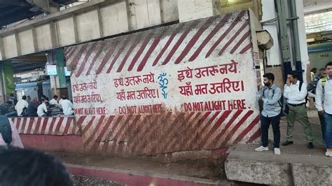 Mumbai: 19-yr-old falls in platform gap at Churchgate, dies