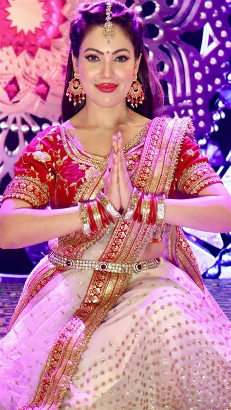 Munmun Dutta looking beautiful in traditional outfit see photos