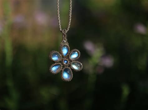 ムーンストーンネックレス flower 3 | Yuji creations