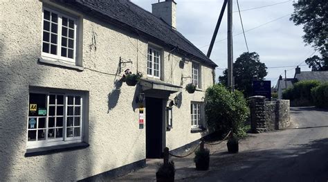 THE FOX AND HOUNDS INN, Llancarfan - Restaurant Reviews, Phone Number ...