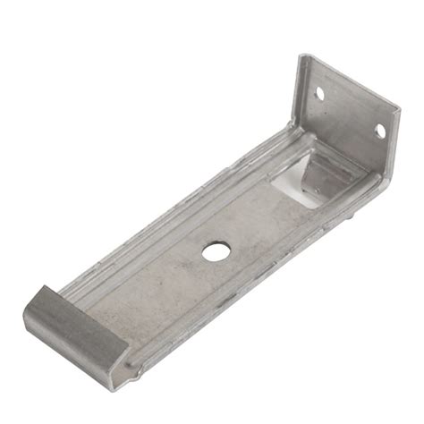 Install Hidden Gutter Hanger 的图像结果