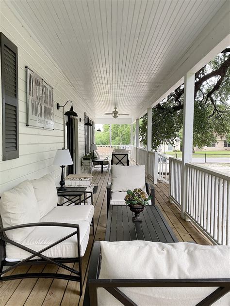 60 Warm and Welcoming Front Porch Ideas
